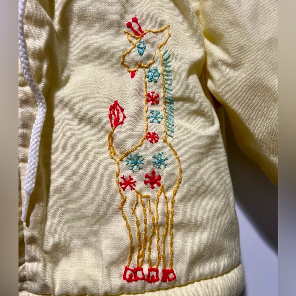 Vintage yellow two-piece baby snowsuit by Playland featuring embroidered giraffe - Picture 4 of 7